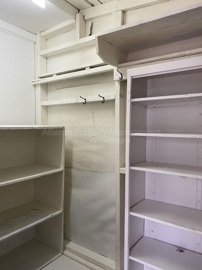 Building Photo - 2605 Lark Dr