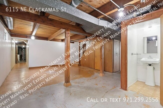 Building Photo - 6115 NE Clackamas St