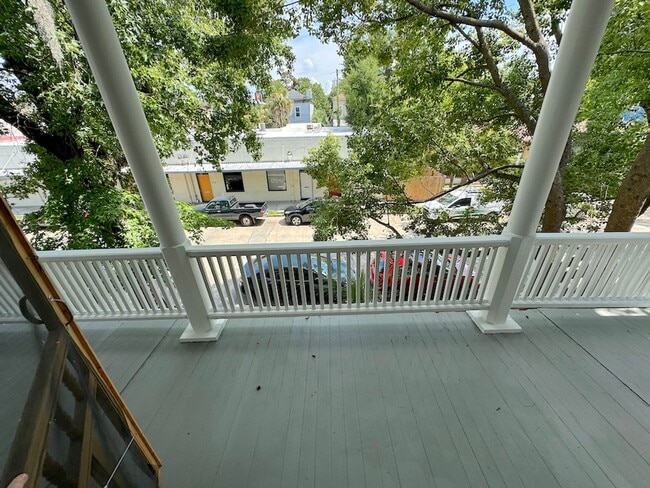 Building Photo - 3 BED | 2 BATH | PRIVATE UPSTAIRS BALCONY | STARLAND