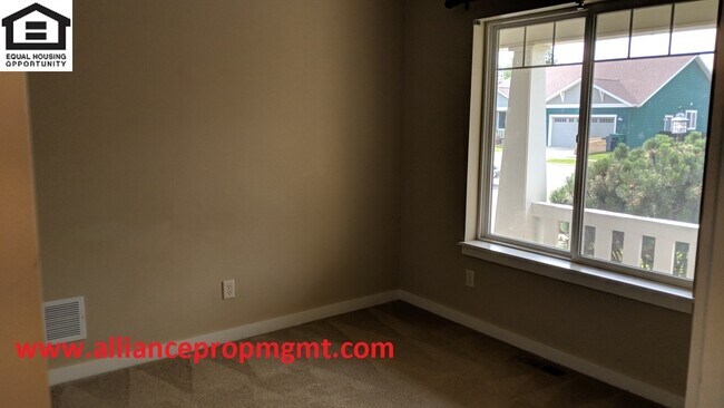 Building Photo - 2907 Lily Dr