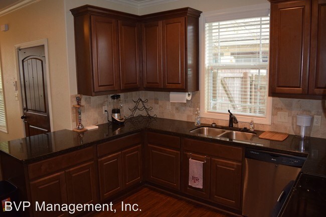 Building Photo - 4 br, 4.5 bath House - 208 Park Place