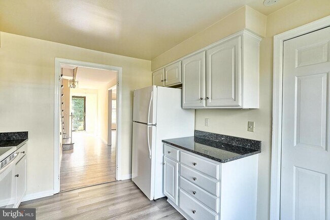 Building Photo - 2423 Falls Pl Ct