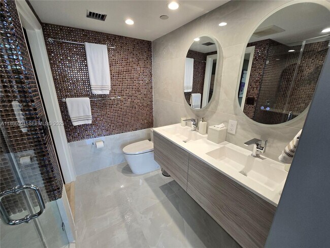 Building Photo - 11113 Biscayne Blvd