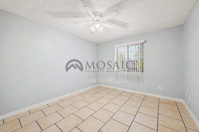Building Photo - 533 W Guadalupe Rd