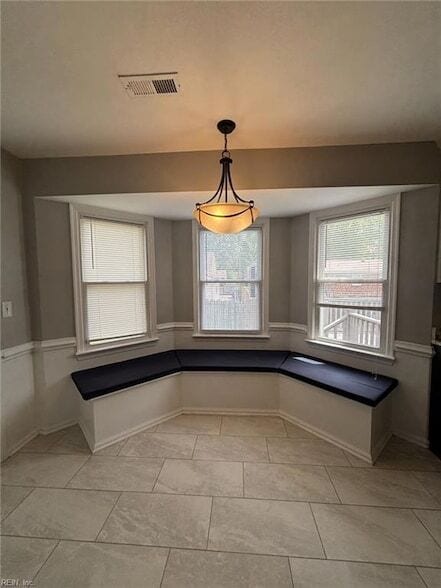 Building Photo - 605 Treemont Ct