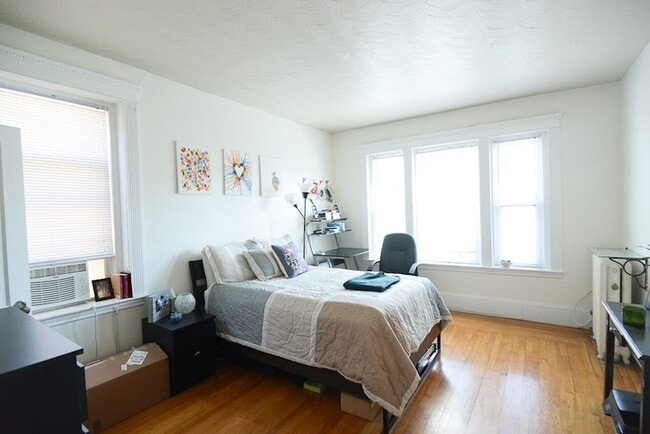 Building Photo - 15 Parkman St