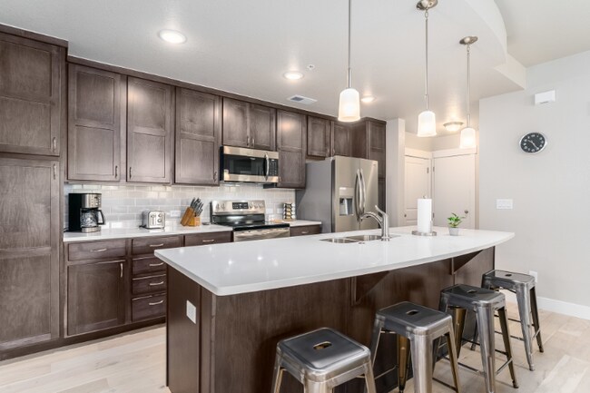 Building Photo - 4612 Hahns Peak Dr