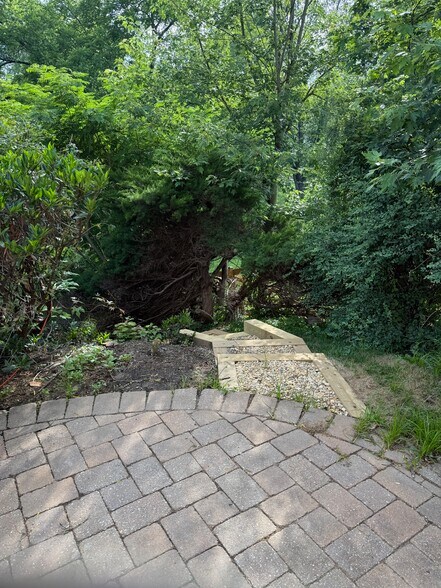 Building Photo - 10225 Tamarack Dr