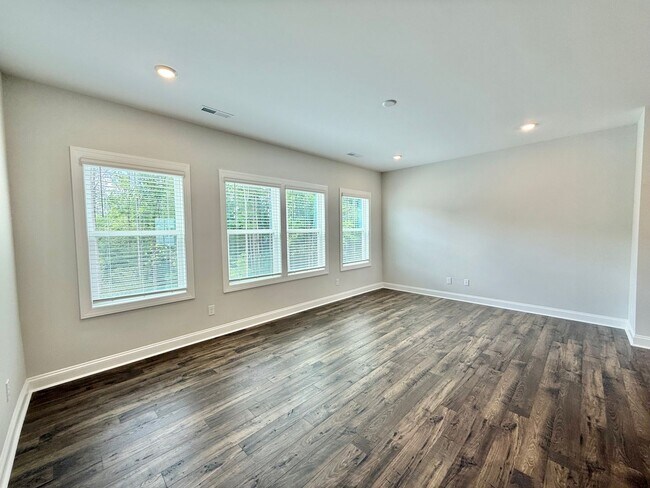 Building Photo - Stunning Newly Built 3BD, 3.5BA Fuquay Varina Townhome Near Shopping and Dining