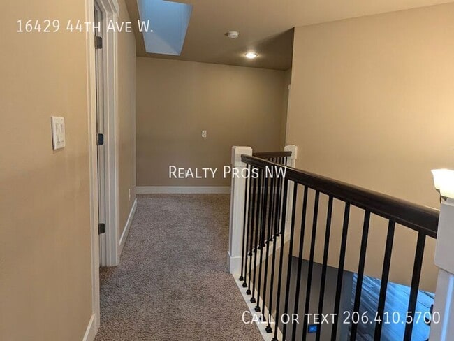 Building Photo - 16429 44th Ave W