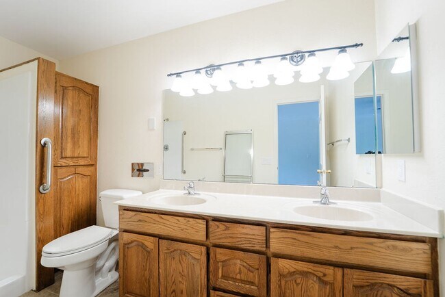 Building Photo - Charming 3 Bedroom, 2 Bathroom home! Call 501-922-9997 to set up a showing today!