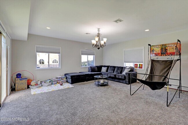 Building Photo - 265 Norgrove Ave