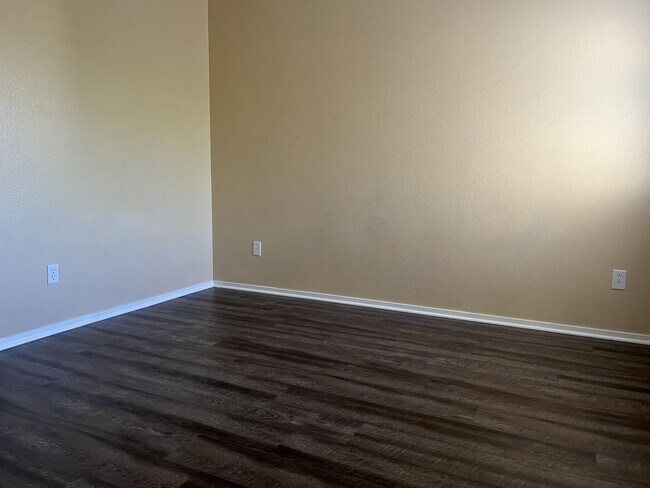 Building Photo - 1204 E Malibu Sands Ave