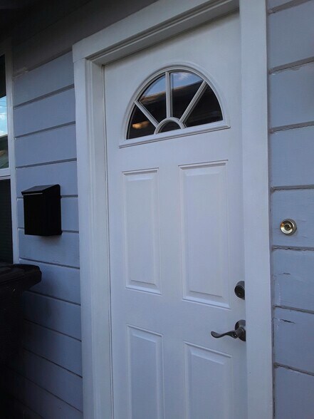 Building Photo - 298 W 23rd St