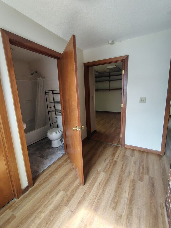 Building Photo - 1175 Mt Vernon Rd