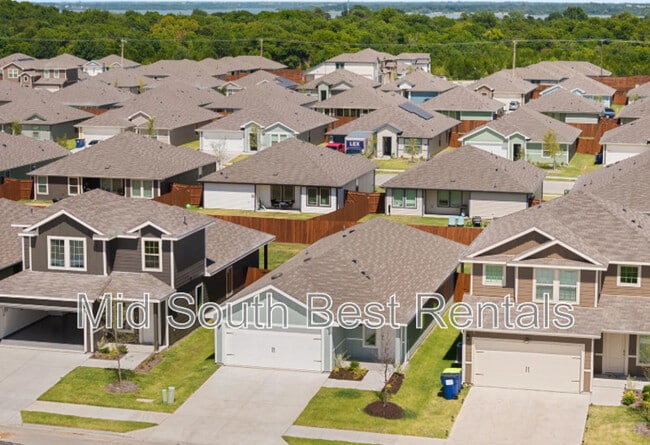 Building Photo - 219 Redwood Rd