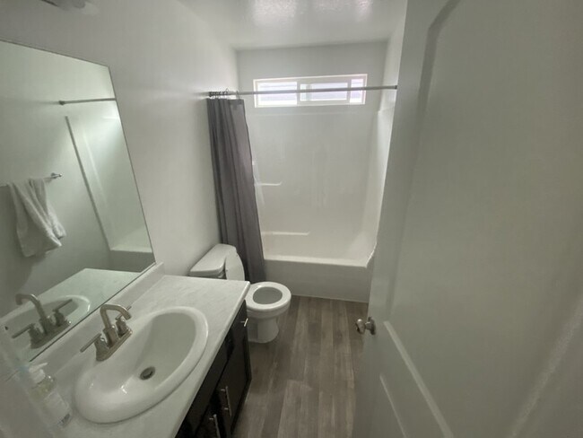 Building Photo - 279 W 660 N