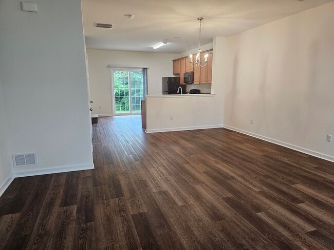 Building Photo - Affordable luxury and comfort.