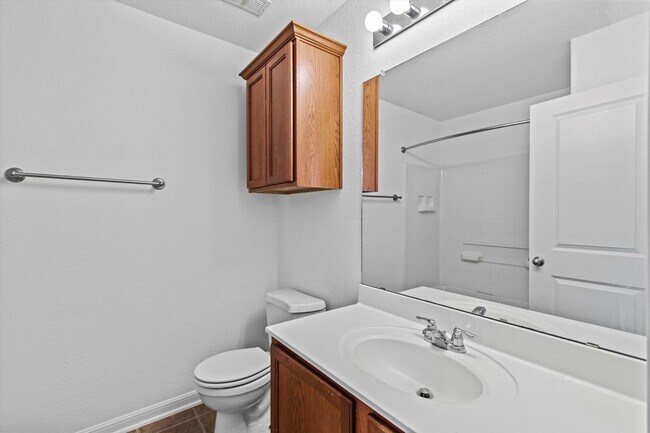 Building Photo - 2 Bedroom 2 Bathroom Duplex in Blanco Rive...