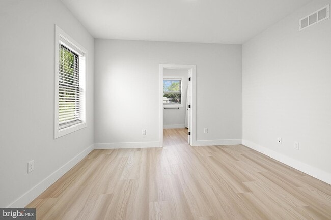 Building Photo - 13 Arbutus Ave