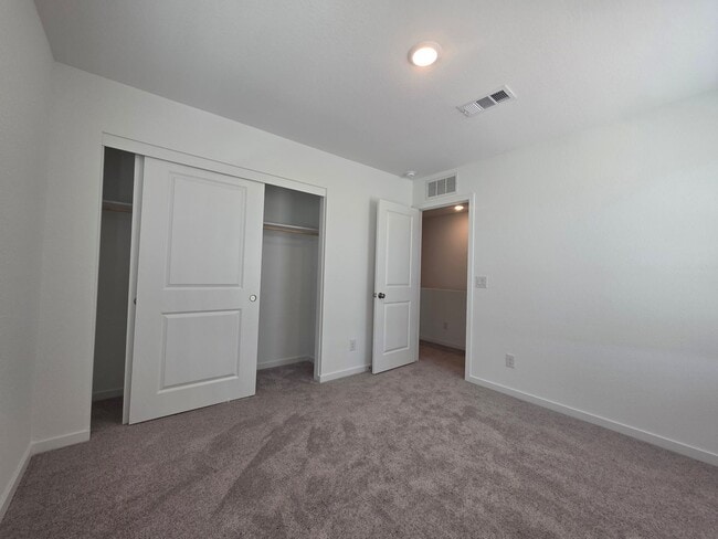Building Photo - 3432 Sunbeam Dr