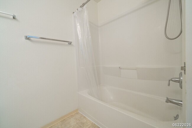 Building Photo - Available now!  3-bedroom, 2-bath, 2 parking Townhome in Mililani Mauka