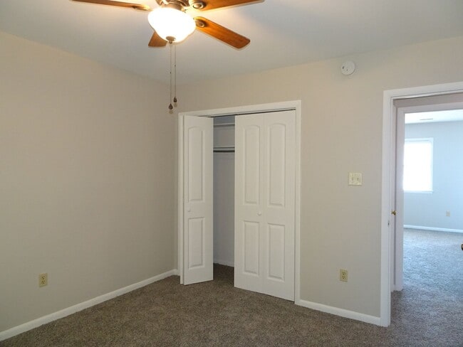 Building Photo - 3 Bedroom 2.5 bath Townhome rental in Rale...