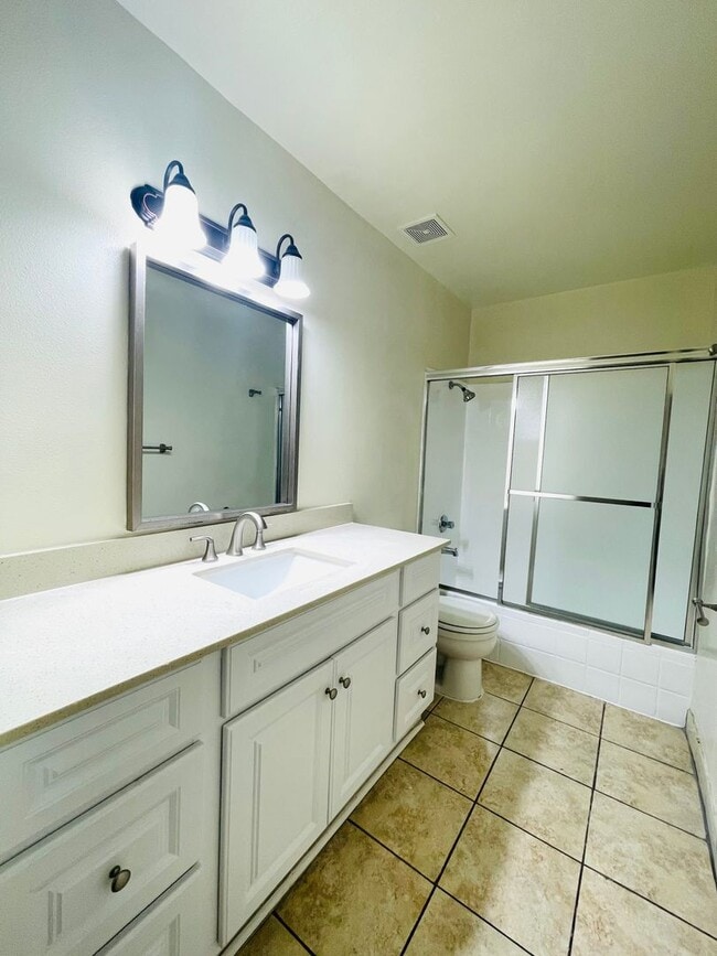 Building Photo - Welcome to this beautiful 3-bedroom, 2-bat...