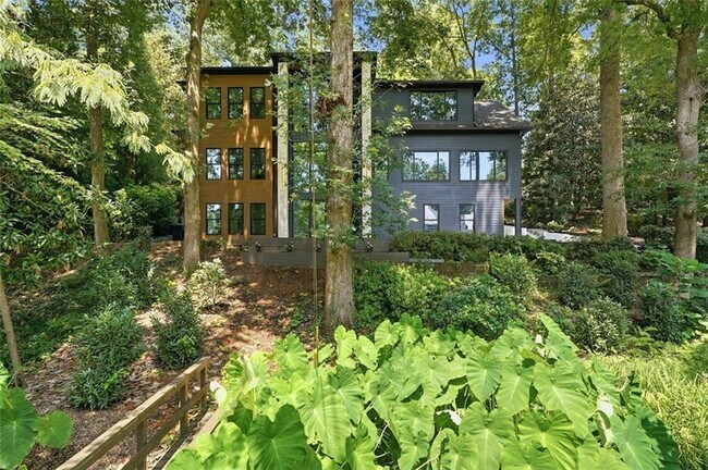 Building Photo - 4250 Carmain Dr NE