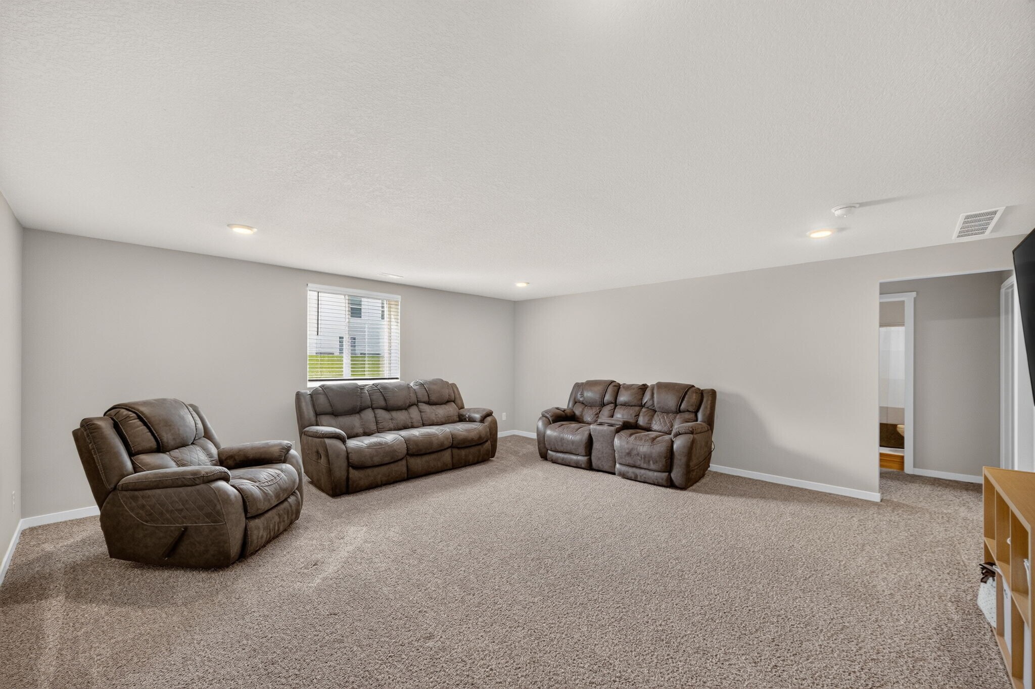 daylight window offering lots of natural light - 1080 Bel Aire Ct