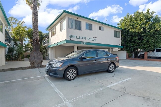 Building Photo - 1347 N Las Palmas Ave