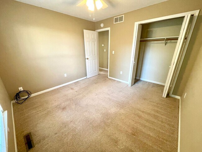 Building Photo - Spacious 3 Bedroom Home in South Columbia