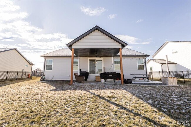 Building Photo - 3505 Chippewa Dr