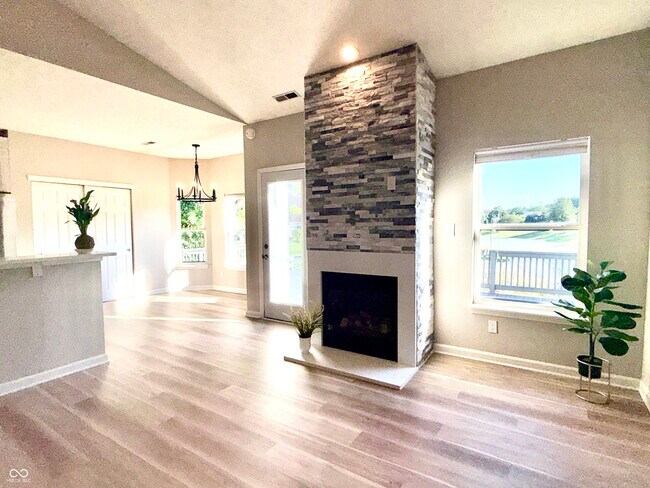 Building Photo - 13926 Forum Meadows Dr