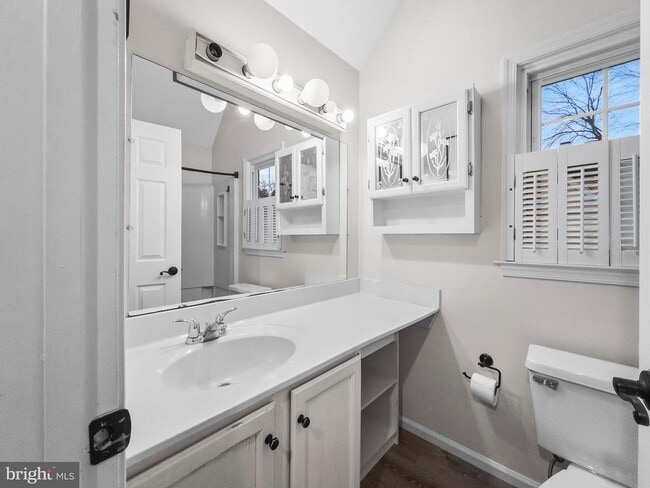 Building Photo - 6586 Hemlock Point Rd