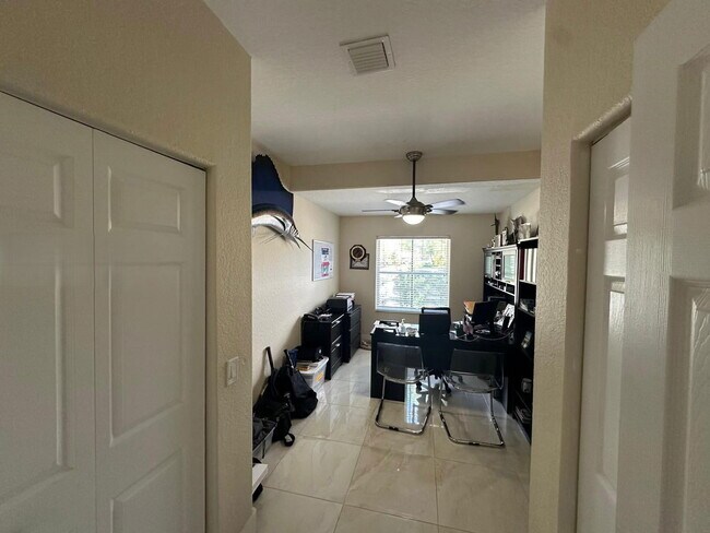 Building Photo - 1063 Sunflower Cir