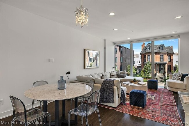 Building Photo - 284 Alfred St