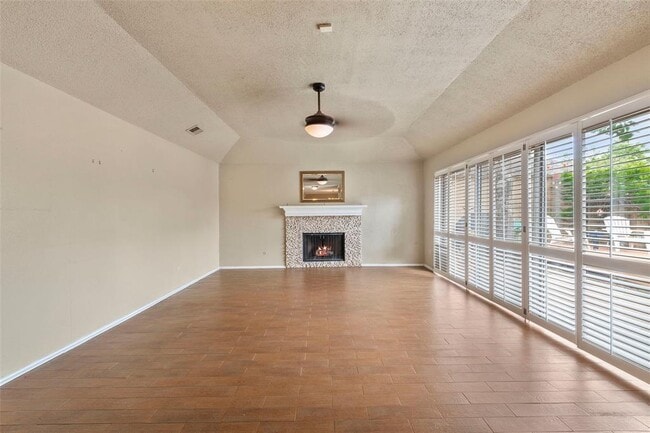 Building Photo - 14947 Heritage Wood Dr