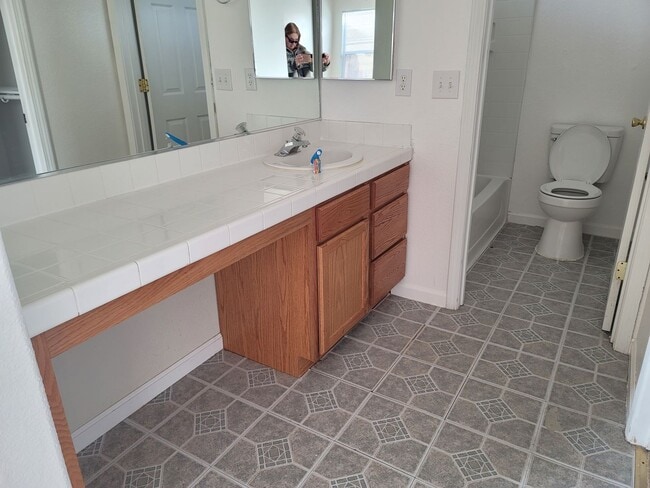 Building Photo - Cute 3 bedroom , 2 bath home on the Fernley Golf Course, $2000 a month, $2100 security deposit