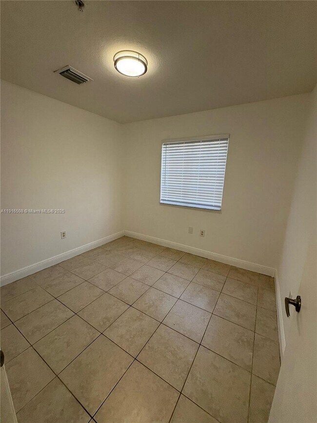 Building Photo - 2092 NE 167th St