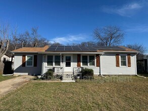 Building Photo - 822 Avenue C