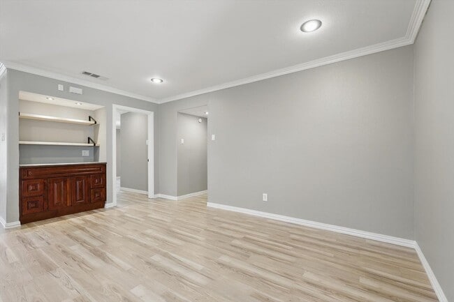 Building Photo - 422 Clover Ln