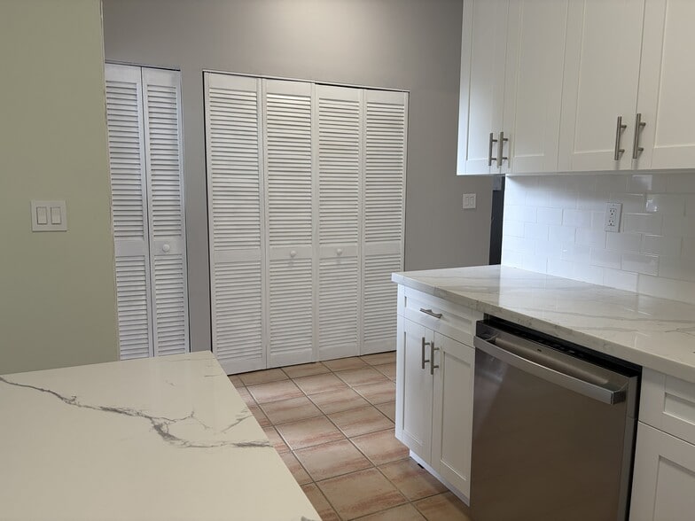 Kitchen - 14601 SW 122nd Pl