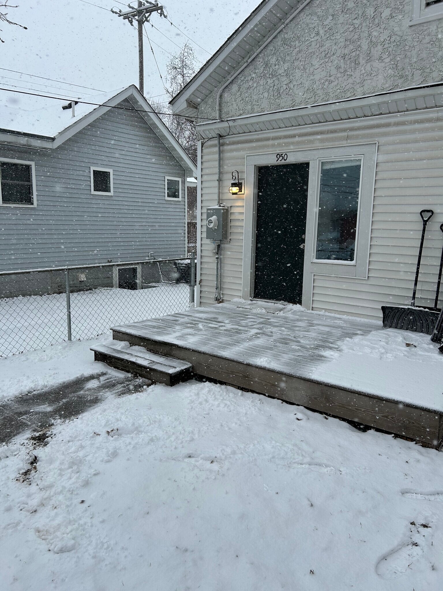 Building Photo - 950 29th Ave NE