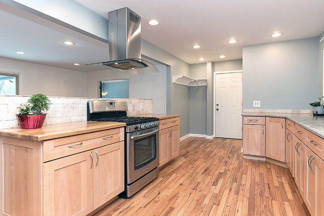 Building Photo - 4682 Huron Hill Dr