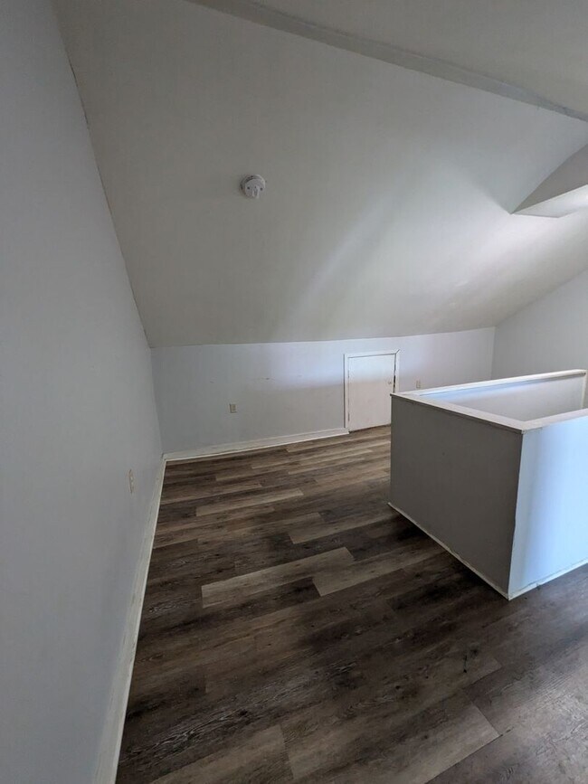 Building Photo - 447 Hays Ave