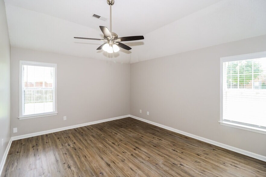 Building Photo - 4092 Hidden Fern Ln N