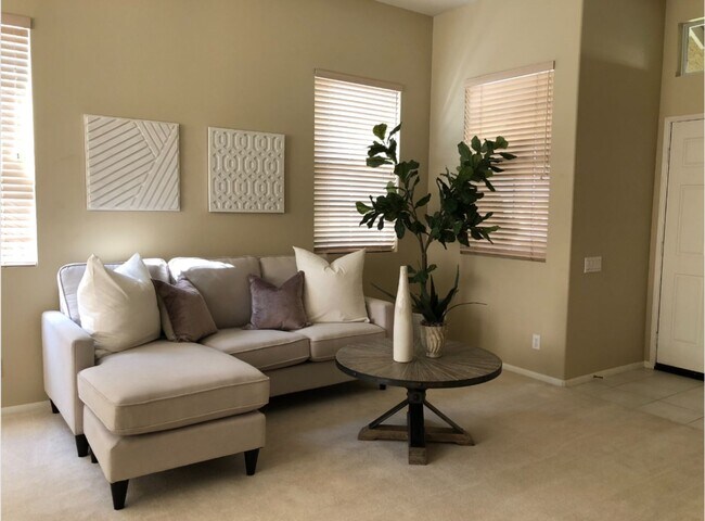 Building Photo - Spacious 4-Bedroom/2.5-Bath Home with Char...