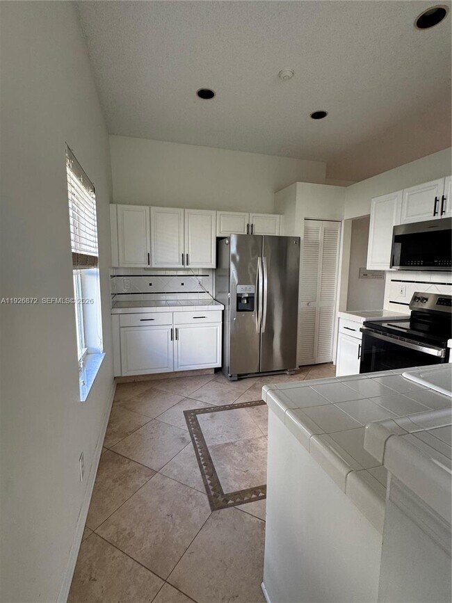 Building Photo - 815 Vista Meadows Dr