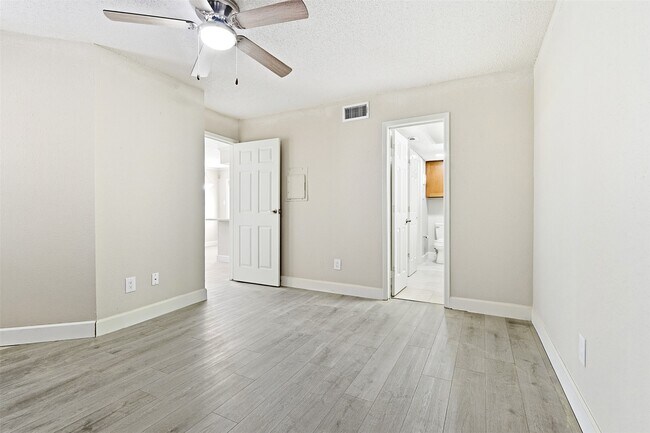 Building Photo - 2750 Holly Hall St